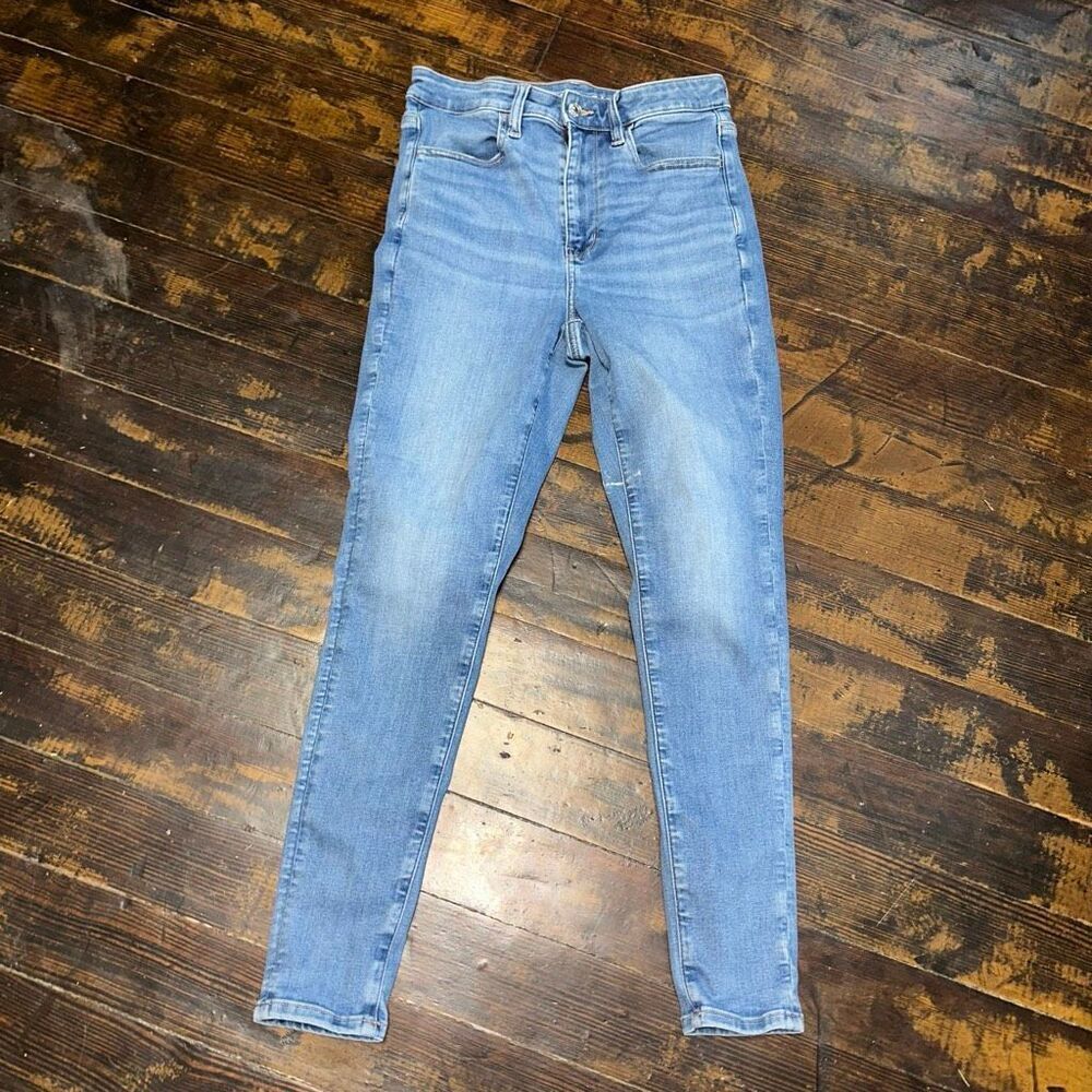 American Eagle super hi-rise distressed size 6 short jeans